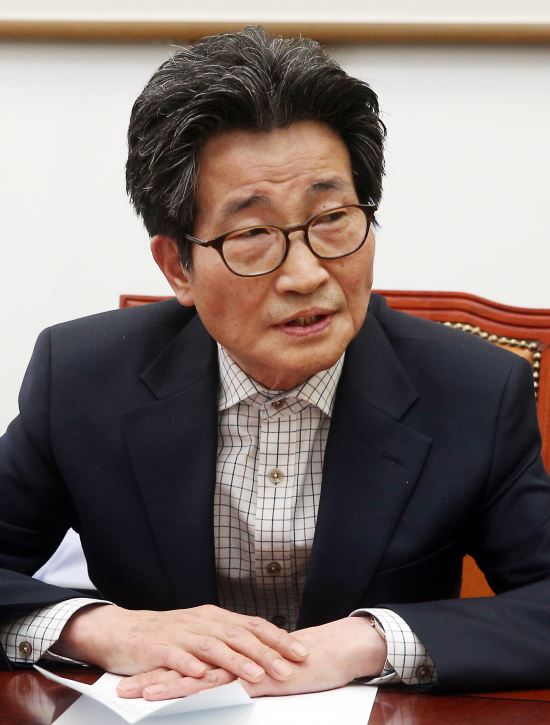이목희 “최경환,일점일획도 못 고친다는 태도 버려라” 왜?  