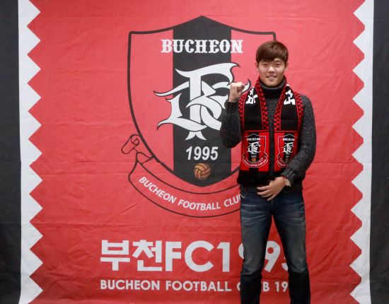 õ FC, J      