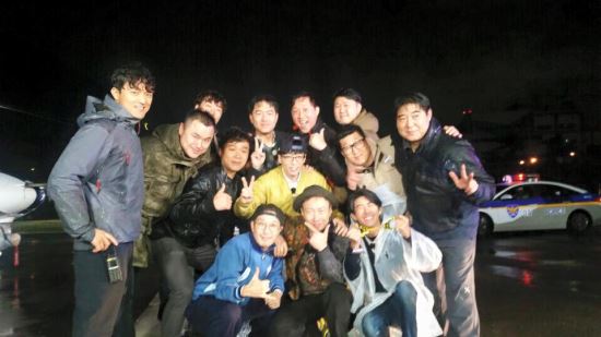“유재석하고만 찍었네!” 부산경찰 무한도전 멤버들과 기념사진 공개  