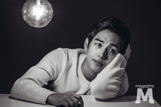 ‘오빠생각’ 임시완 흑백사진 환하게 밝히는 비주얼 매거진M 커버스토리 B컷 공개  