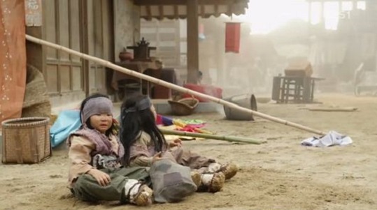 ‘장영실’에서 삼둥이 포착… 대한·만세의 오열 연기에 시선강탈  