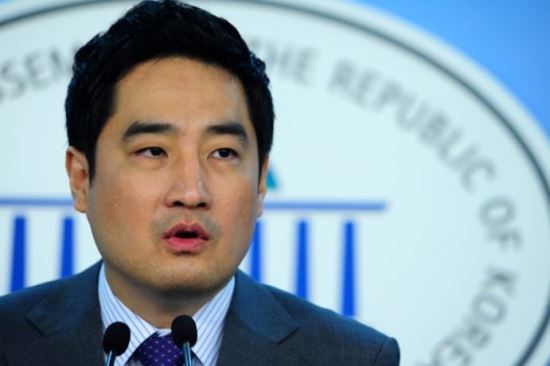 강용석, 종편 채널 패널 무더기 고발 왜?  