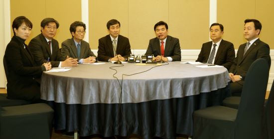   ΰ  ø Ͱڳ ̸ ڱΰ ׷١  