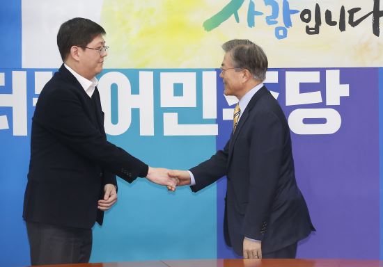  , DJ ﳲ ȫ  ġϰ ִ١  