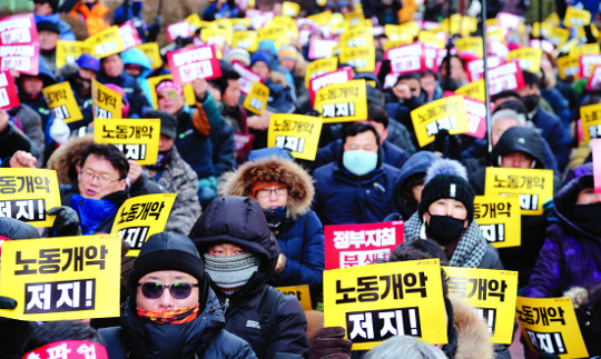 [포토] 민노총 ‘노동 개악 저지’ 총파업 선포 결의대회  