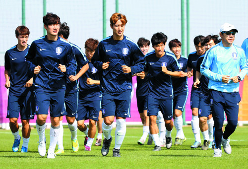 카타르 골문, 세트피스로 연다… 신태용호 1월 27일 결승행 다툼  