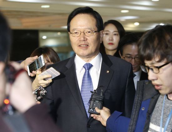 “국민이 볼땐 1월 국회는 빈손” 鄭의장 “원샷법 처리 위해 4일 본회의 개의”  