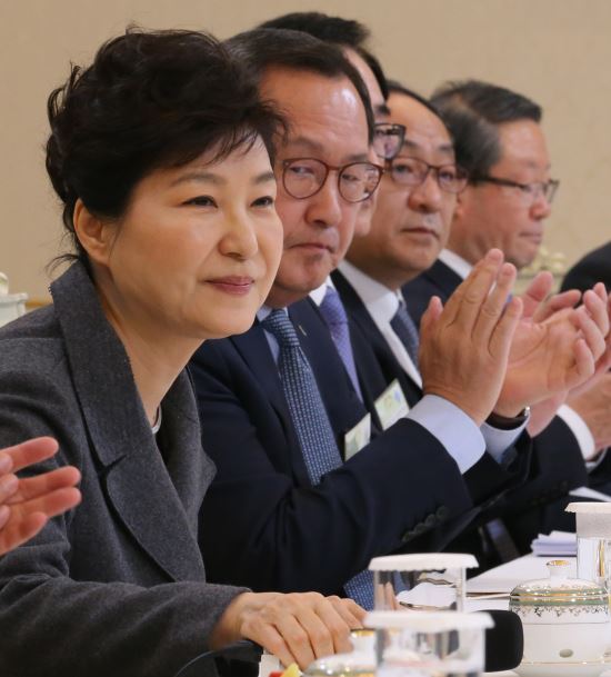 朴대통령 “대학 자부심 상처받지 않도록 비정상적 관행 해소 노력”  