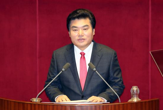 ö ̻ ġϸ 츮 ˸  ٹ տ ִ Ȳȴ١  