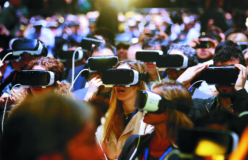 [MWC 2016] 삼성·페북 VR(가상현실) 동맹군… 갤럭시 ‘뉴 모바일’ 선언  