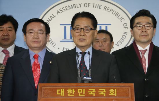 박지원 “김종인 대표는 임시 대표부...안철수 빼고 돌아오라니 말이되나”  