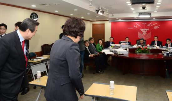 김무성-이한구 면접장서 만나다...새누리 선거구 변경지역 공천 면접표정  