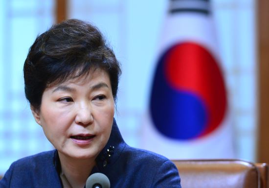 朴대통령 “北, 사이버 분야서 동시다발적으로 공격할 것”  