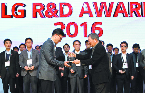LG, R&D 翡 ӿ 졤25   