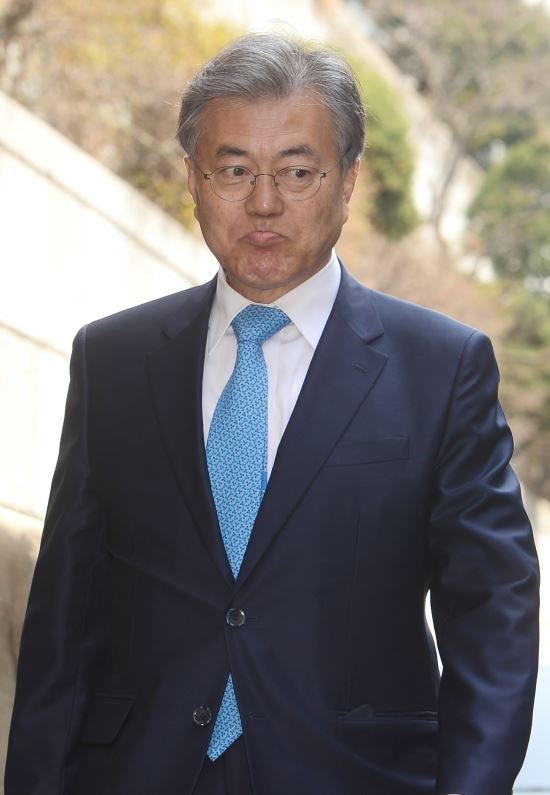 침묵하던 문재인 급거 상경 “김종인 비례대표 2번 자격 충분”  