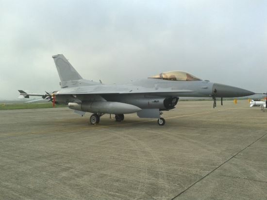   F-16D 1 ߶  
