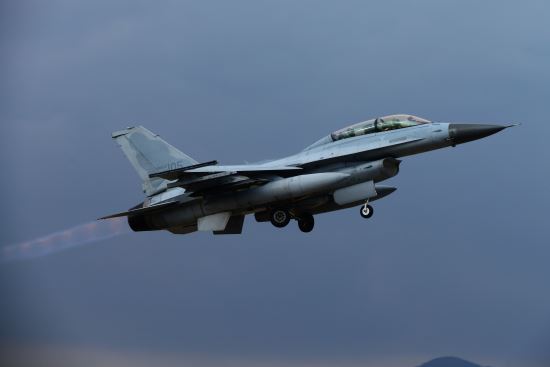 Ӻ/  F-16D ߶  KF-16迭 簳  