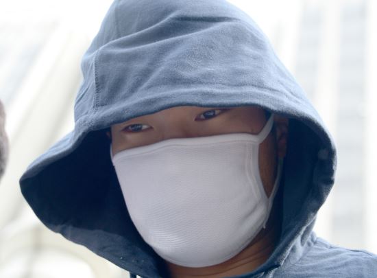 “45점을 75점으로 조작” 서울정부청사 침입범, PC2대 3차례 접속  
