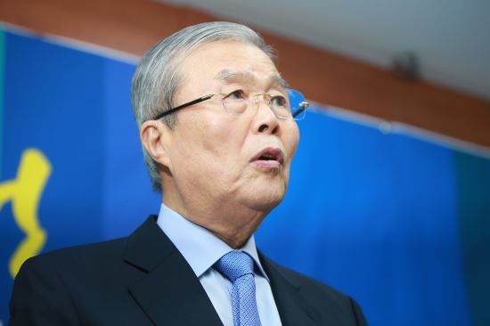 김종인 “안철수, 정상적 사고를 하지 못하고 있다”  