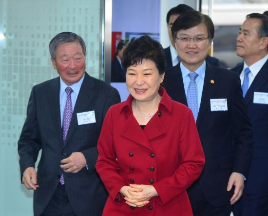 朴대통령 “20대 국회, 변모하는 국회가 되길 기원한다”  