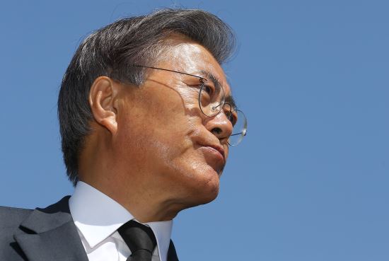 문재인, 142일만의 광주 방문…“질책 달게 받겠다” 호남민심 어디로  
