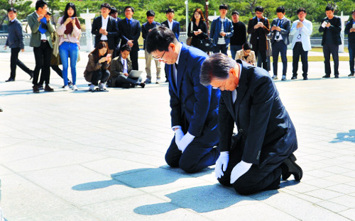 문재인, 조건부 대선 불출마 선언… 反文 정서→ 총선 참패 우려 ‘호남 판세 뒤집기 극약처방’  