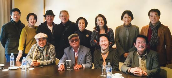 유인촌 햄릿, 윤석화 오필리어의 연극 '햄릿' 공연… 배우 평균 나이 68.2세  