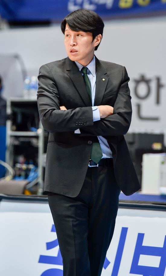 위성우 감독, 올림픽 여자 농구 대표팀 사령탑 선임  