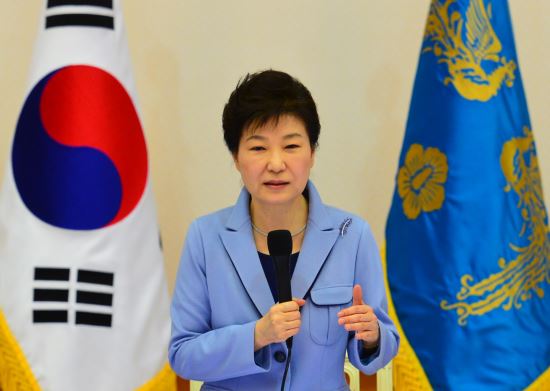 박대통령, 이란 최고지도자도 면담...경제사절단 역대 최대규모  