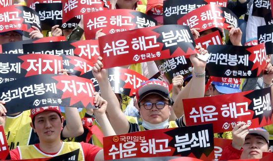 [포토]울려 퍼지는 노동자들의 목소리  