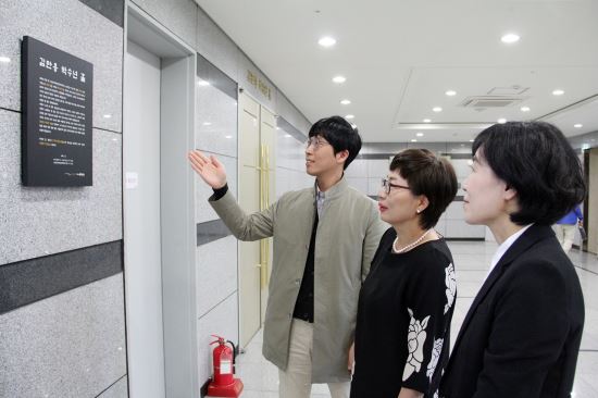   1 ' ̸    '  ⸮  '踸 ڼ Ȧ'   