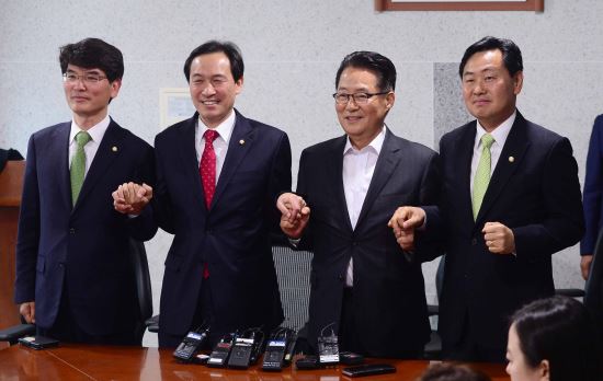 더민주 우상호 원내대표, 국민의당 박지원 원내대표 상견례  