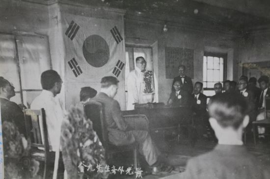 Ǳ,  豸          