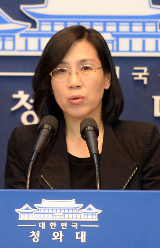 눈물흘린 청와대 수석 