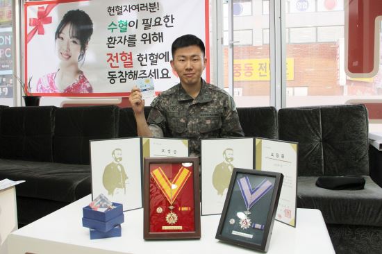 육군 53사단 간부 10년간 사랑의 헌혈  