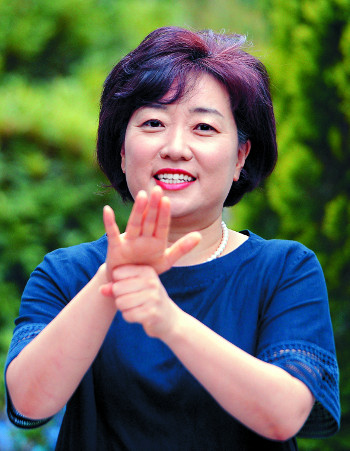 비장애인 수화통역사 이영경 사모 “농아인은 세상의 땅끝입니다”  