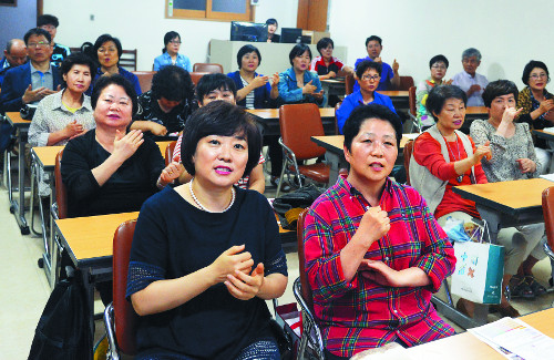 비장애인 수화통역사 이영경 사모 “농아인은 세상의 땅끝입니다”  