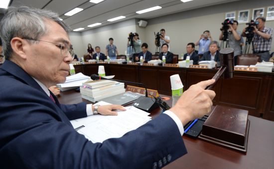 최저임금 결정 앞두고 '1만원 달성' '최소7000원대' 등 거세지는 요구 기사의 사진