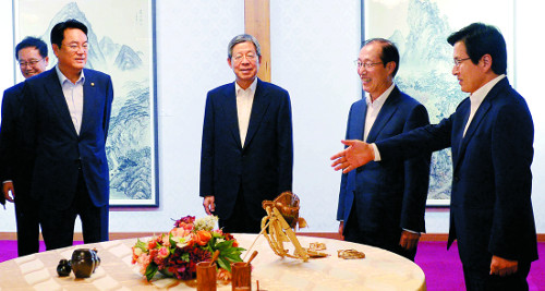 “경제 살리기 최강 드림팀” “힘 합쳐 나가자” 의기투합  