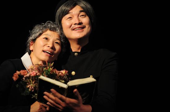 [김건표 교수 연극이야기] 41.치매 걸린 두 노년의 아름다운 청춘 멜로 ‘첫 사랑이 돌아온다’  