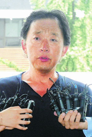    human rights violation̴١  