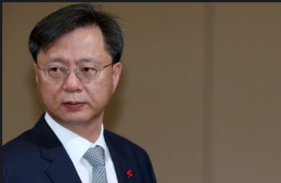 캴 