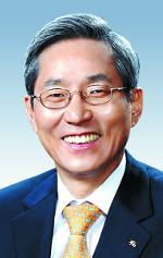 KB금융, 현직 회장에 '연임 우선' 혜택 안 주기로  