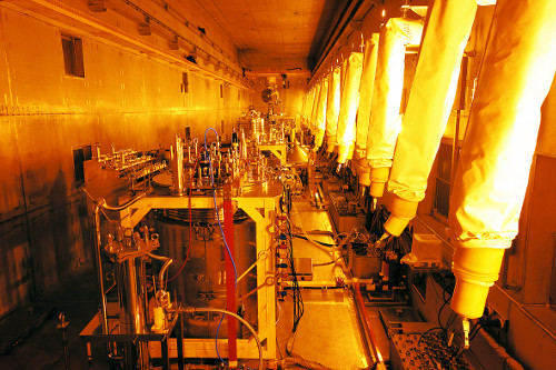 [방폐장 38년 논란 결론내자 <1부>] 로봇팔이 핵물질 분리 척척… 우라늄 활용률 100배 높인다 기사의 사진