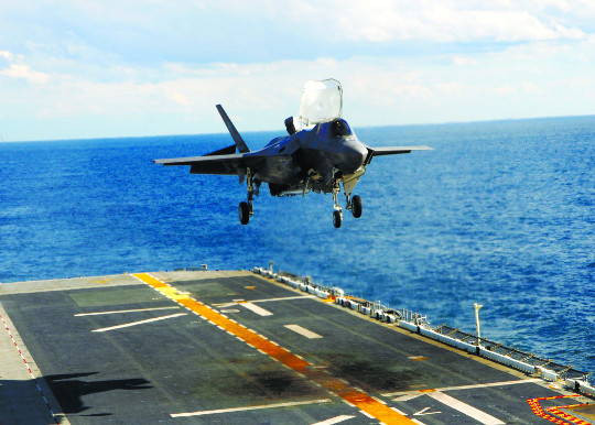 ڸ F-35B, ѹݵ ù Ÿ   