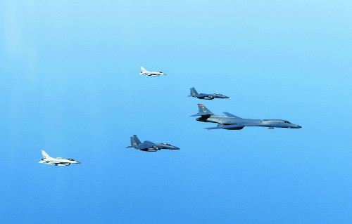   ̹ Ʒá ڸݱ B-1B   