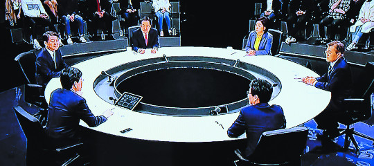 [포토] 4차 TV토론 원탁 격돌  
