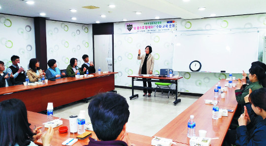 고양시, 점심시간 활용 직원 수화교실 인기  