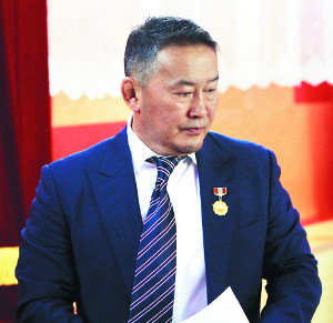  뼱,     缱  
