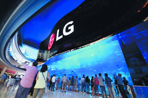 LG, ι̸  ִ ÷ ̴ ġ  